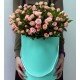 Шляпная коробка из 21кустовой розы.