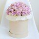 Шляпная коробка из фиолетовых роз.